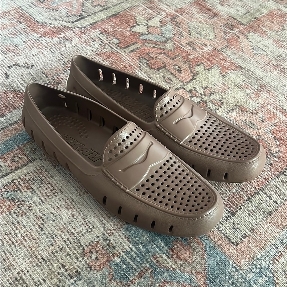 Men’s Floafers size 9
